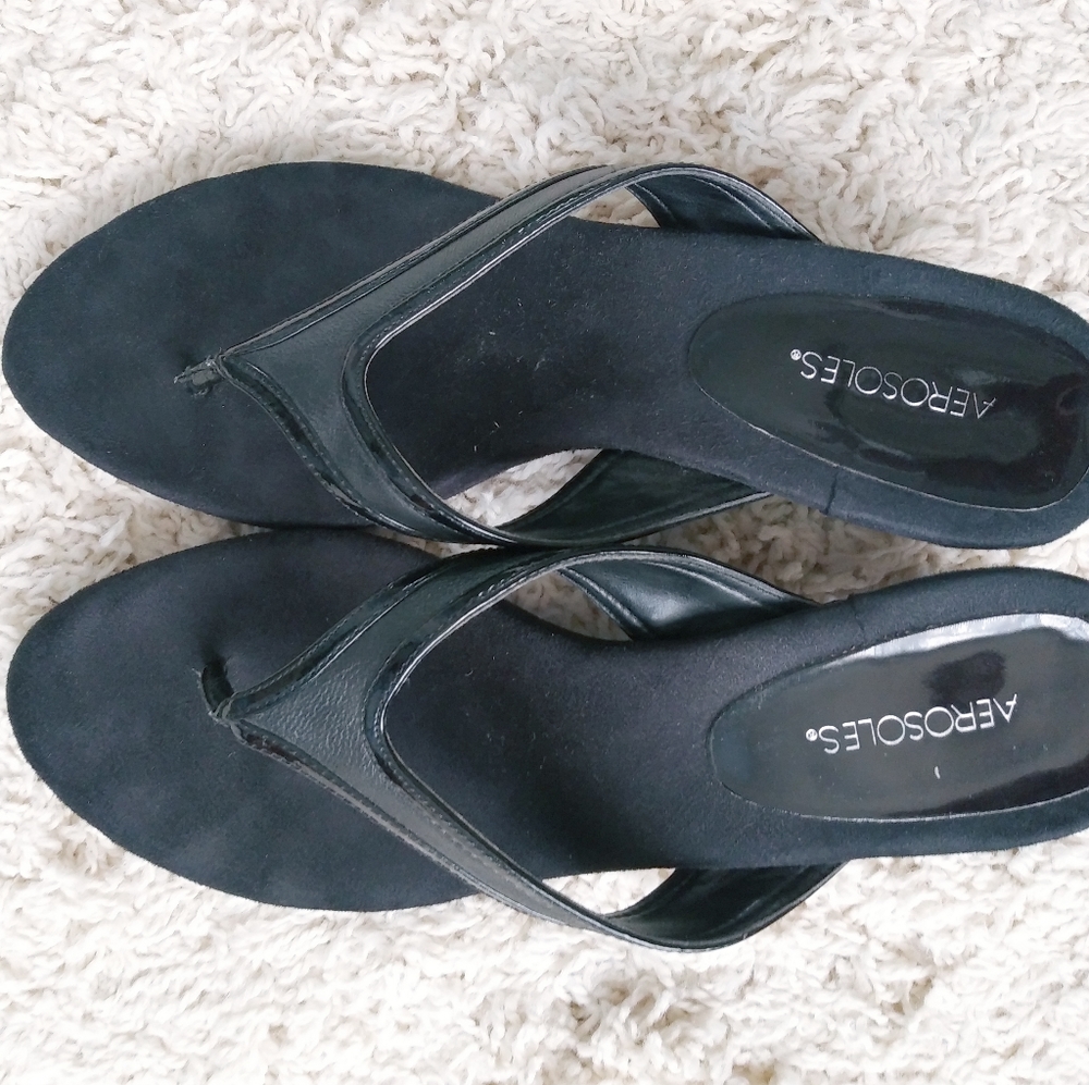 Aerosoles black thong sandals